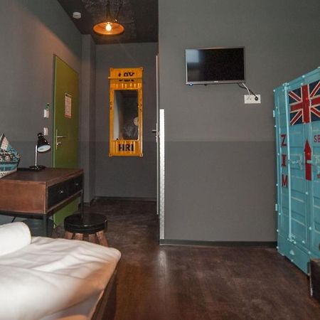 Hostel Am Bahnhof Suhl Bagian luar foto