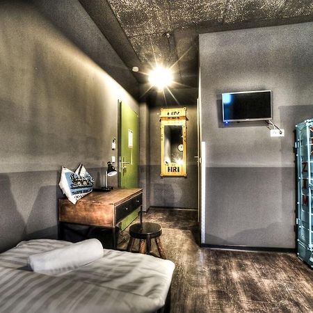 Hostel Am Bahnhof Suhl Bagian luar foto