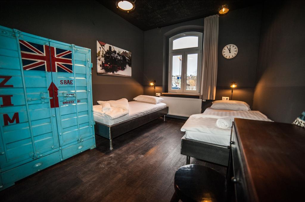 Hostel Am Bahnhof Suhl Bagian luar foto